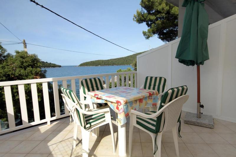 One-Bedroom Apartment with Terrace and Sea View image 1