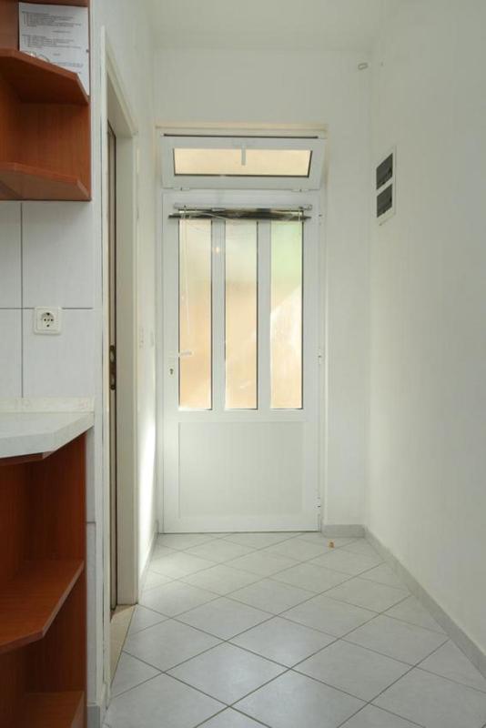 One-Bedroom Apartment with Terrace and Sea View image 3
