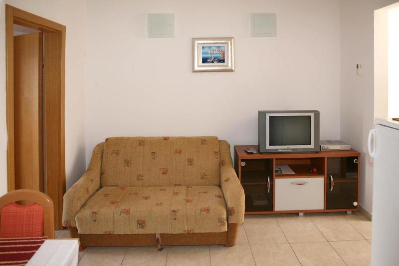 One-Bedroom Apartment with Balcony and Sea View image 3