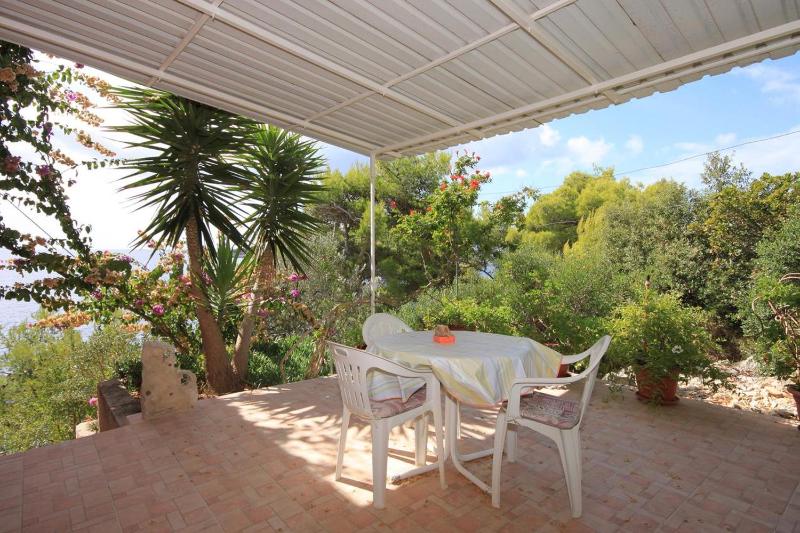 Three-Bedroom Apartment with Terrace and Sea View image 2
