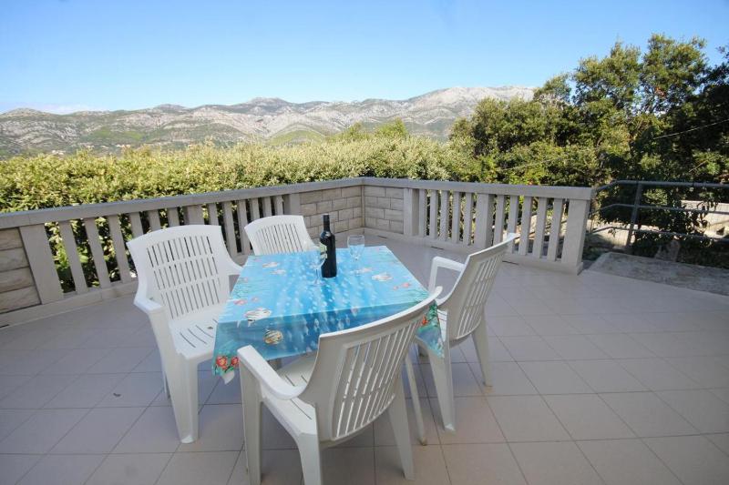 One-Bedroom Apartment with Terrace and Sea View image 1