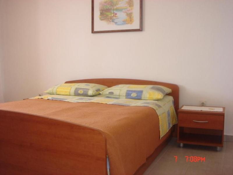 One-Bedroom Apartment image 2