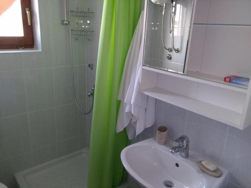 One-Bedroom Apartment with Terrace and Sea View image 3