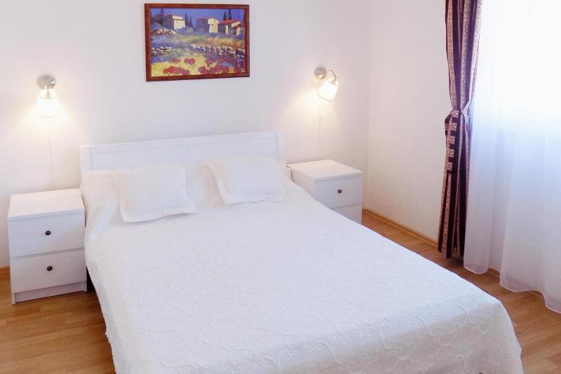 One-Bedroom Apartment with Terrace and Sea View image 3