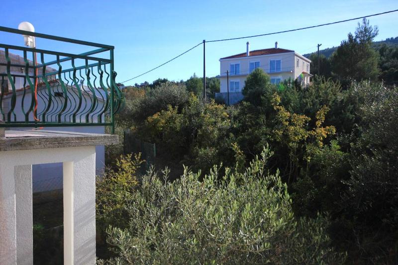 Three-Bedroom Apartment with Terrace and Sea View image 3