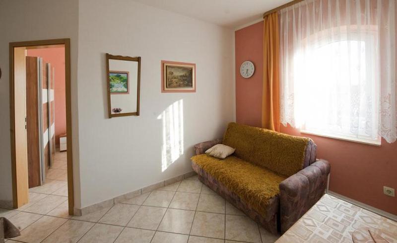 One-Bedroom Apartment with Balcony and Sea View image 2