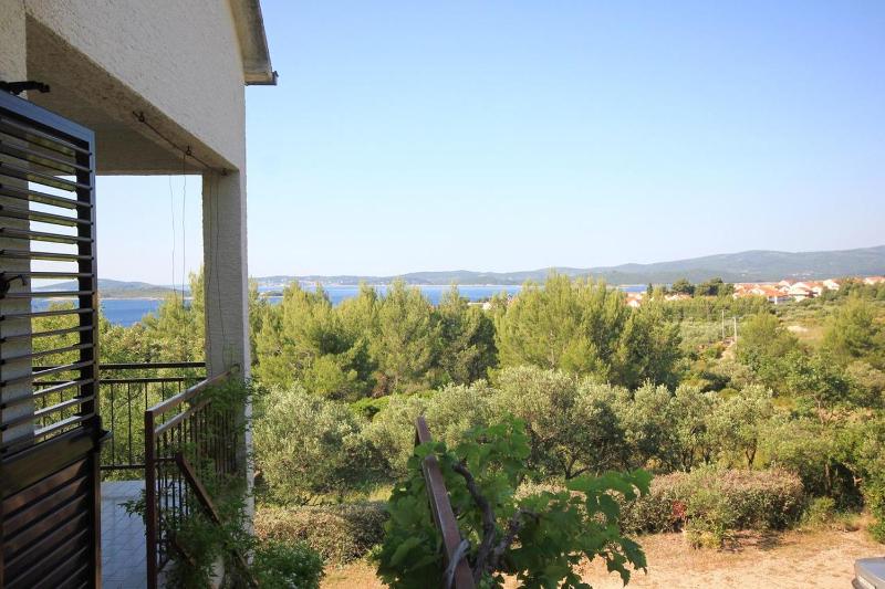 One-Bedroom Apartment with Terrace and Sea View image 2