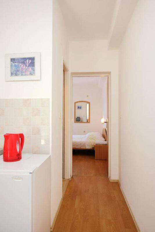One-Bedroom Apartment with Balcony and Sea View image 3