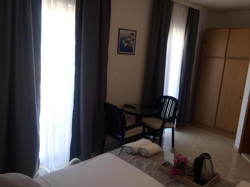 Double Room image 3