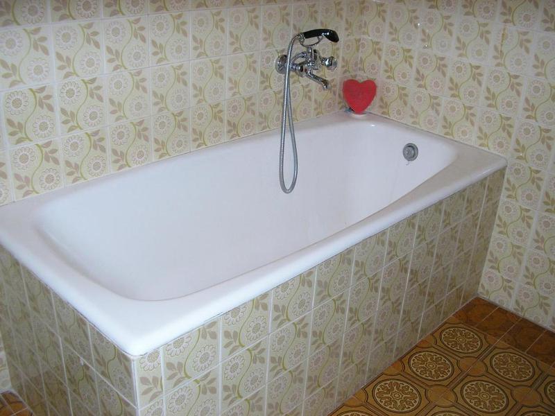 Double Room with Balcony image 3