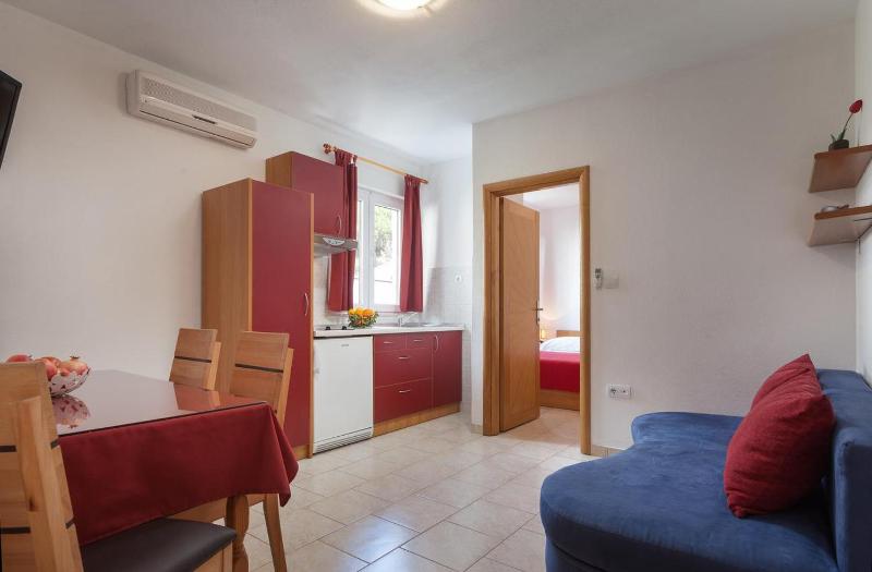 One-Bedroom Apartment image 3