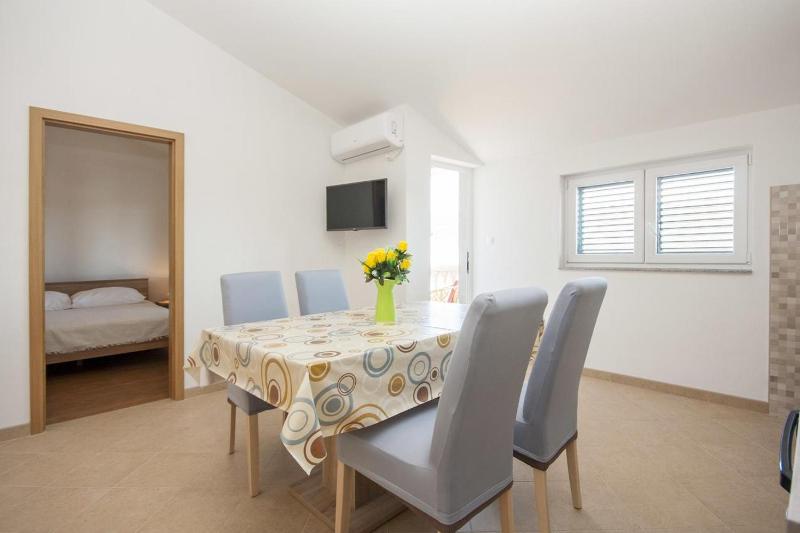 One-Bedroom Apartment with Terrace and Sea View image 3