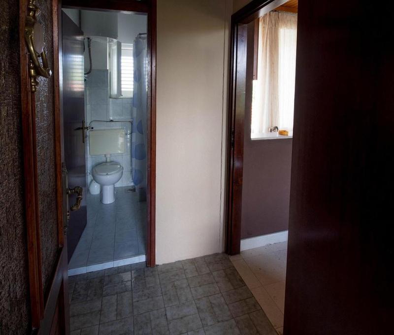 One-Bedroom Apartment image 2