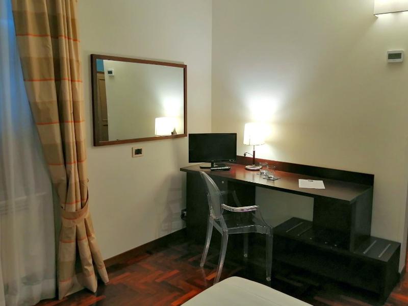 Standard Triple Room image 3
