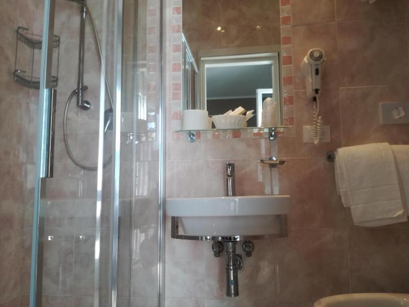 Double Room image 2