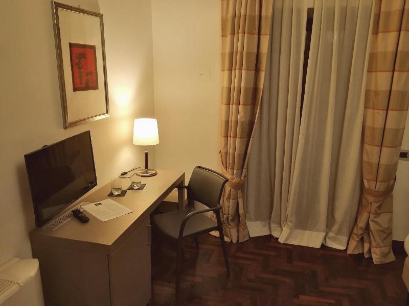 Standard Double or Twin Room image 3
