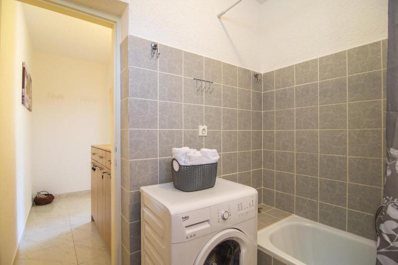 One-Bedroom Apartment with Terrace image 3