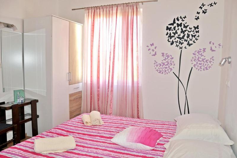 One-Bedroom Apartment image 2
