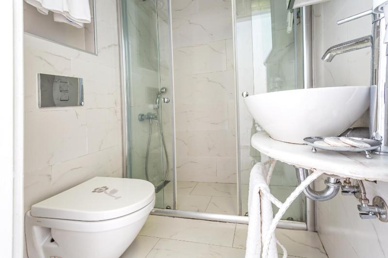 Budget Double or Twin Room image 2