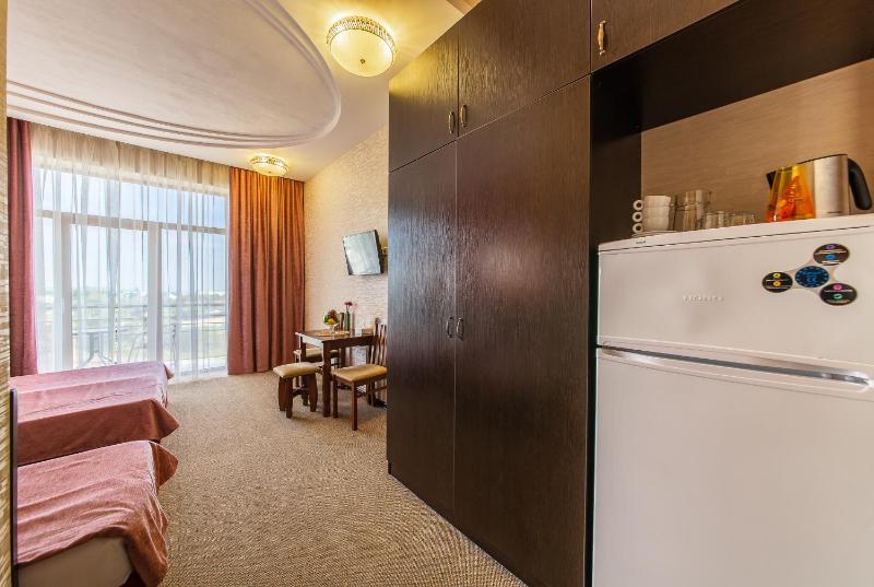 Standard Triple Room image 2