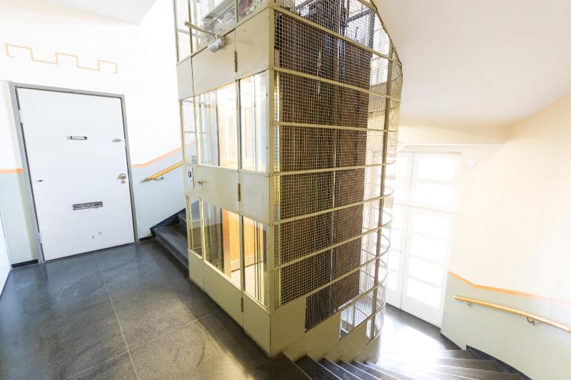 Superior One-Bedroom Apartment image 4