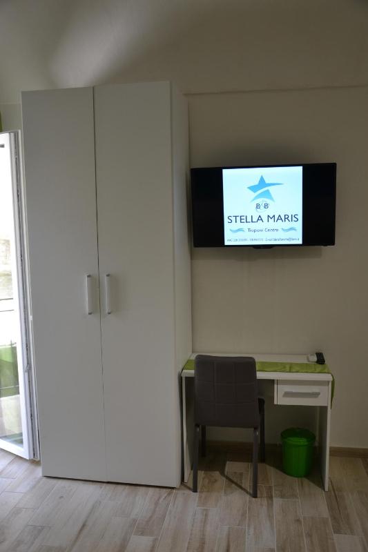 Deluxe Single Room with Balcony image 3