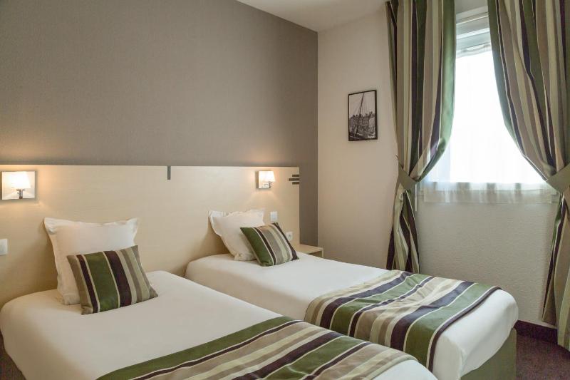Twin Room image 1