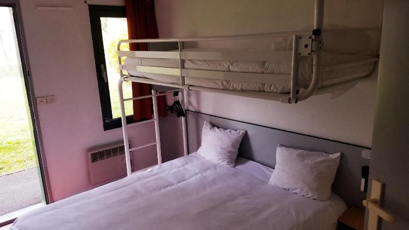 Triple Room (1 Double Bed + 1 Single Bed) image 3