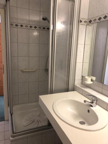 Double Room with Balcony image 2