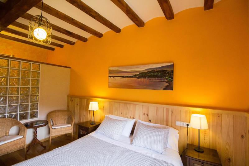 Double or Twin Room with Balcony and Mountain View image 3