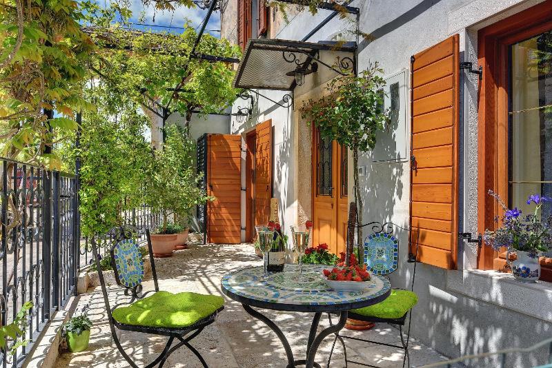 Palazzo 1812 Images