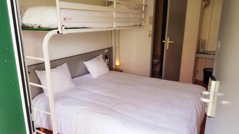 Triple Room (1 Double Bed + 1 Single Bed) image 4