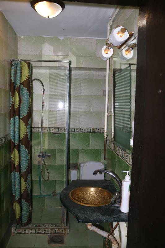 Double Room with Shared Bathroom image 3