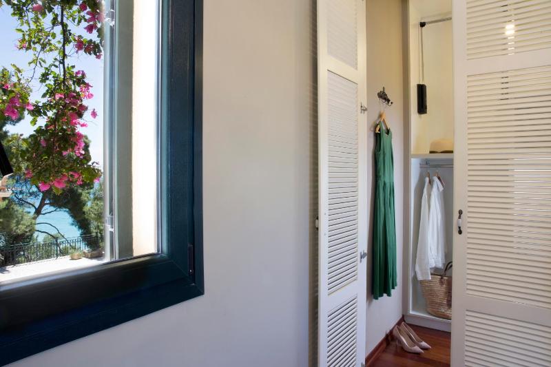 Avra Private Suites - image 18