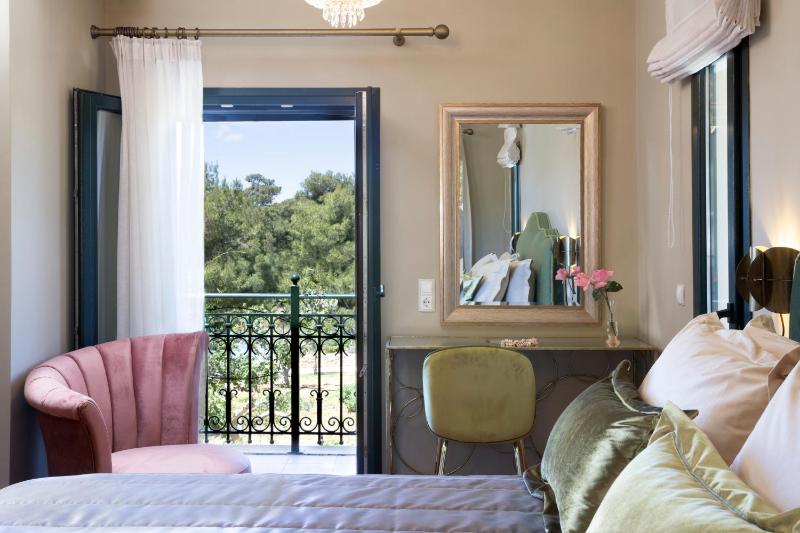 Avra Private Suites - image 45