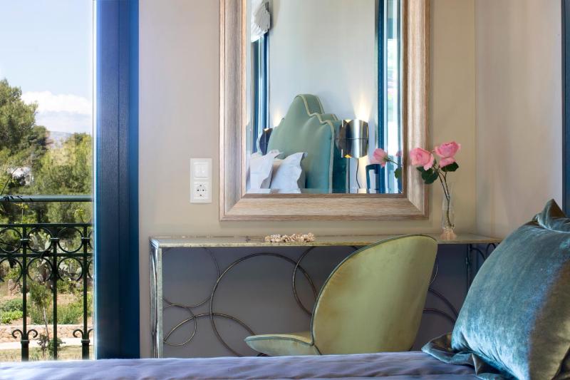 Avra Private Suites - image 21