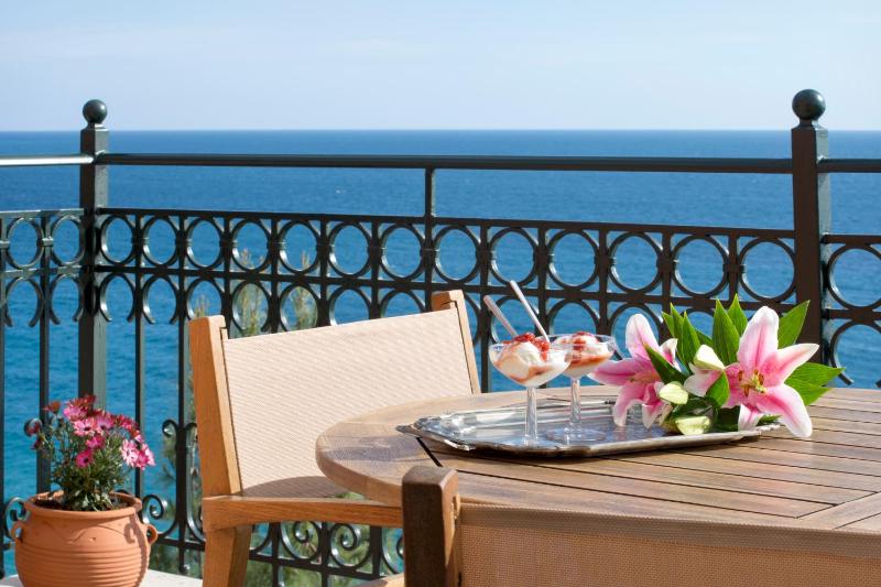 Avra Private Suites - image 42