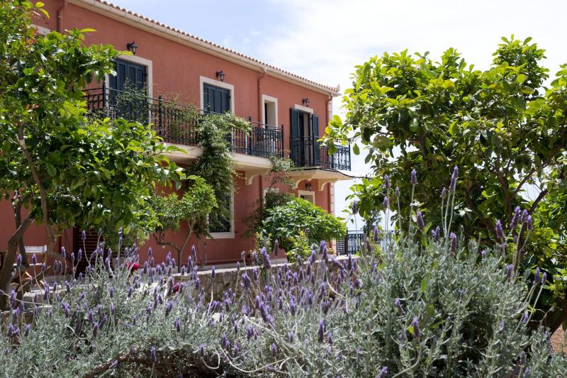 Avra Private Suites - image 5