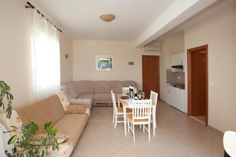 One-Bedroom Apartment with Balcony and Sea View image 4