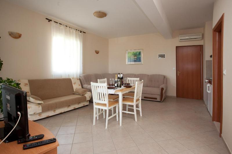 One-Bedroom Apartment with Balcony and Sea View image 3