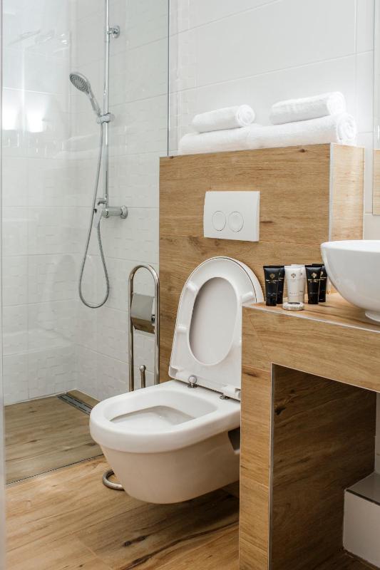 Double or Twin Room with City View image 3