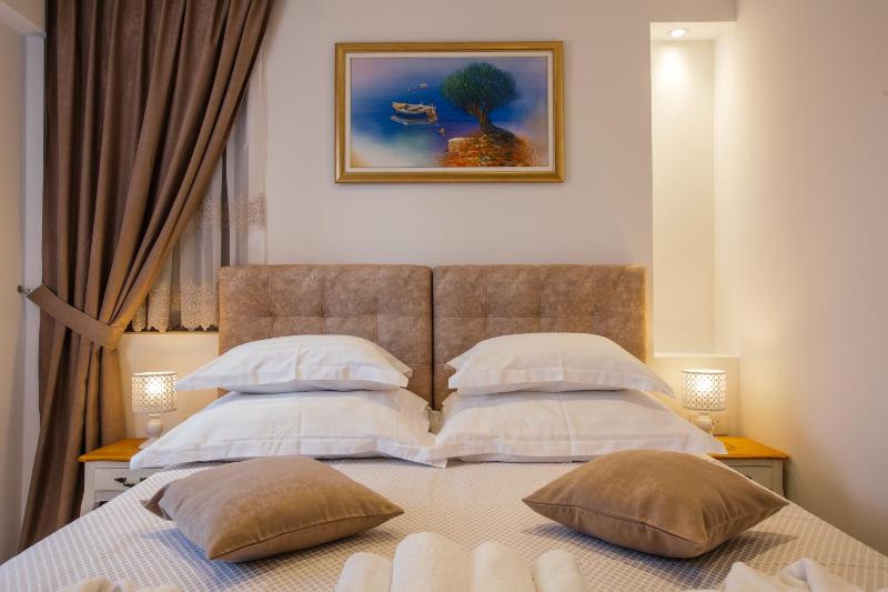 Double or Twin Room with City View image 2