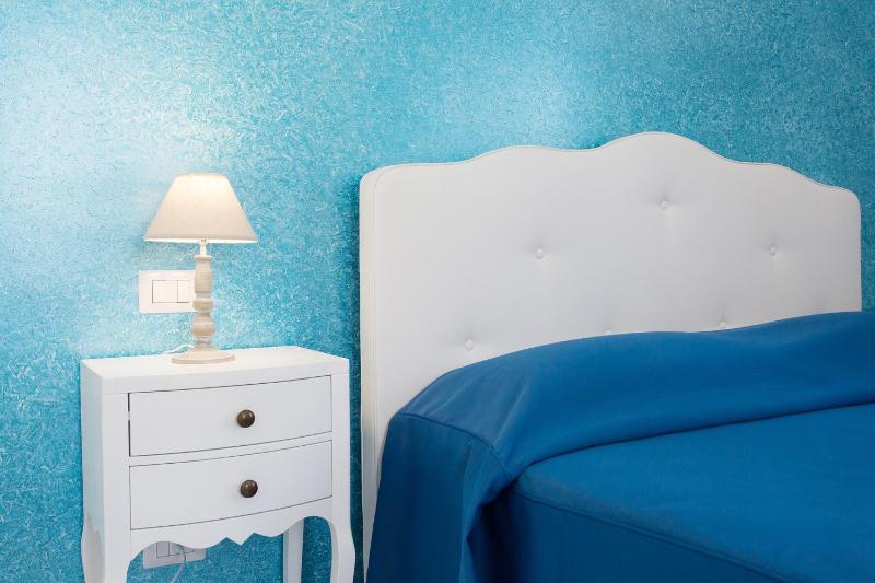 Standard Double Room image 4