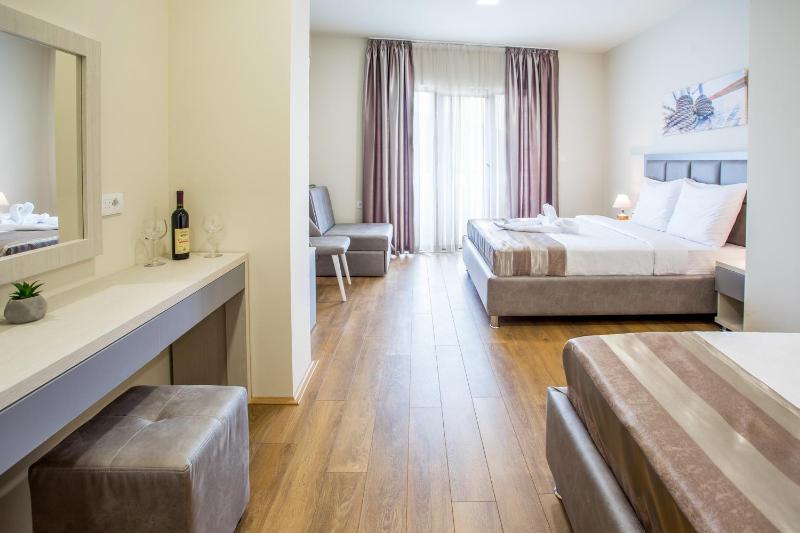 Superior Quadruple Room image 1