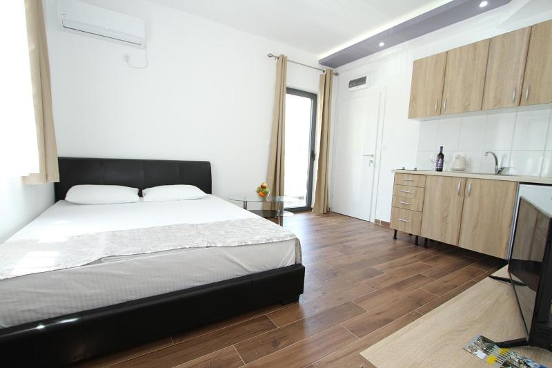 Apartment with Balcony and Garden View image 4