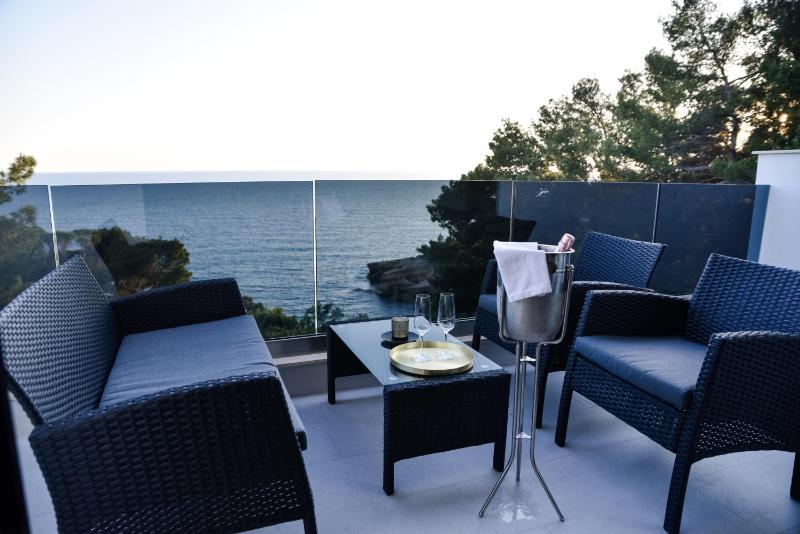 Pino Boutique Hotel - image 2