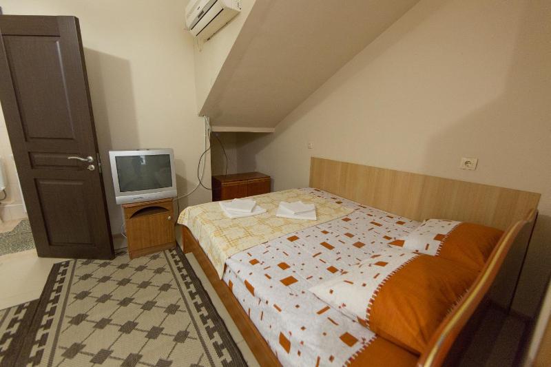 Budget Triple Room image 1