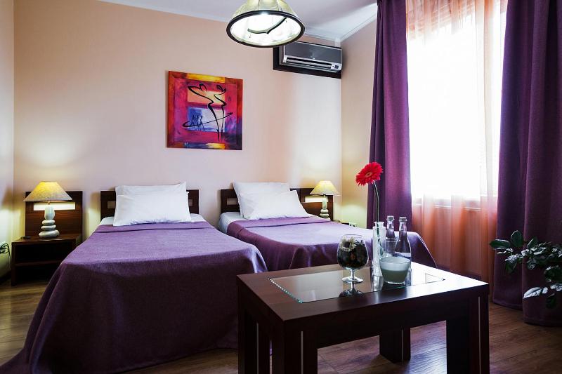 Double Room image 3