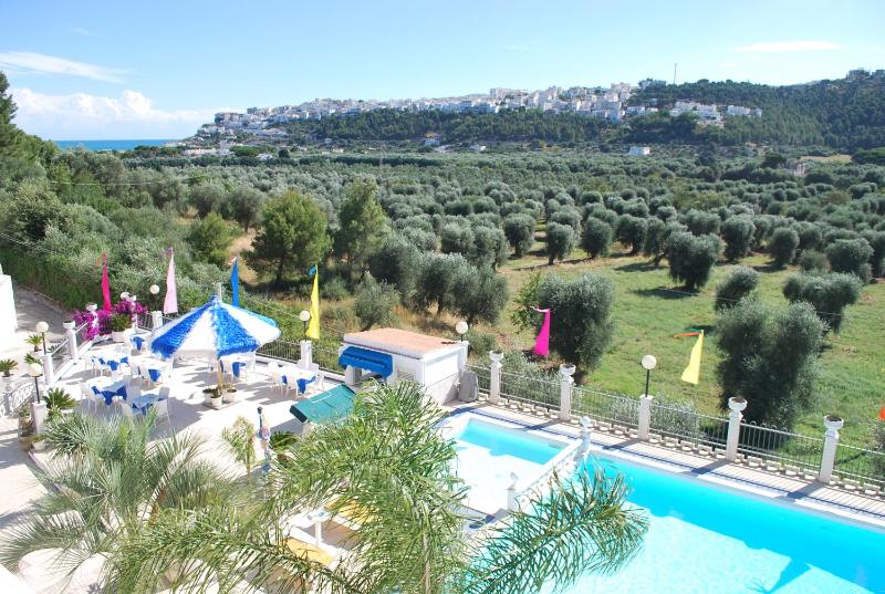 Double Room with Balcony and Sea View image 3