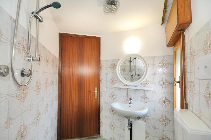 Small Double Room image 4